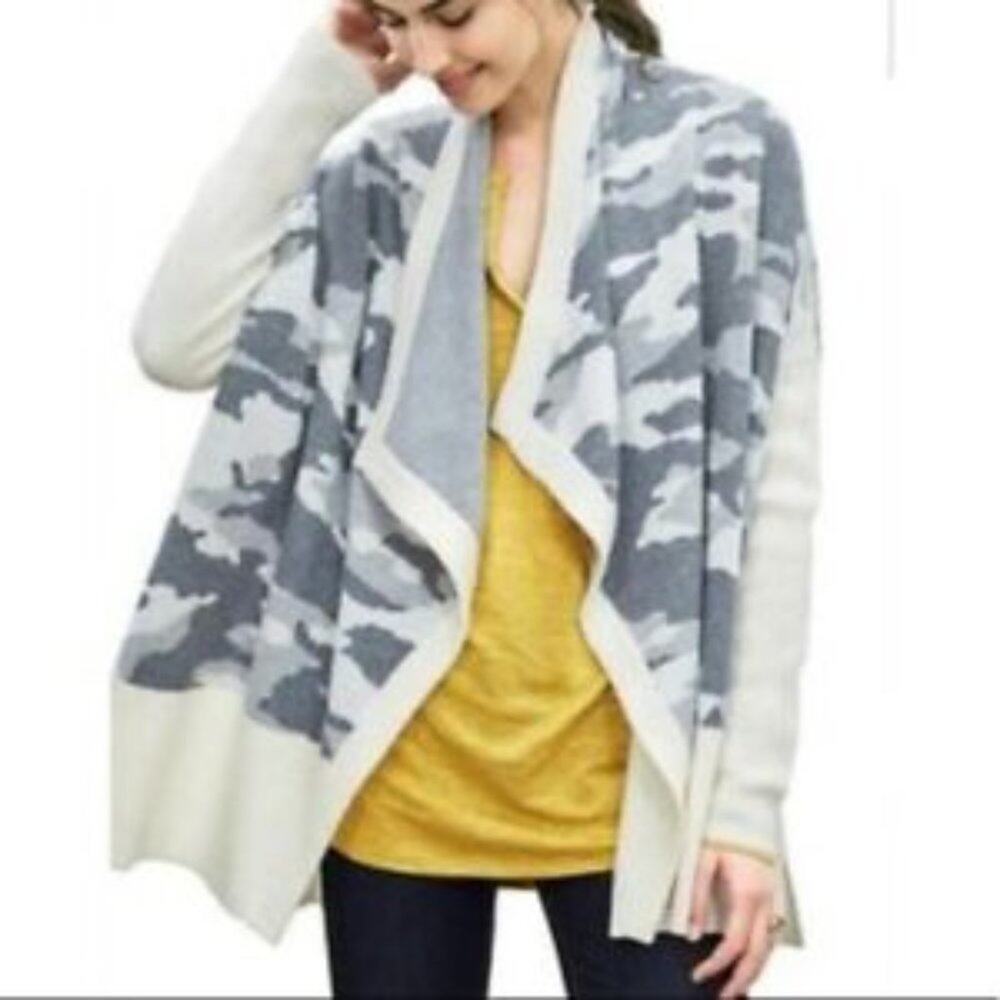Banana Republic Knit Cascading Camo Print Poncho Cardigan Sweater Size XS